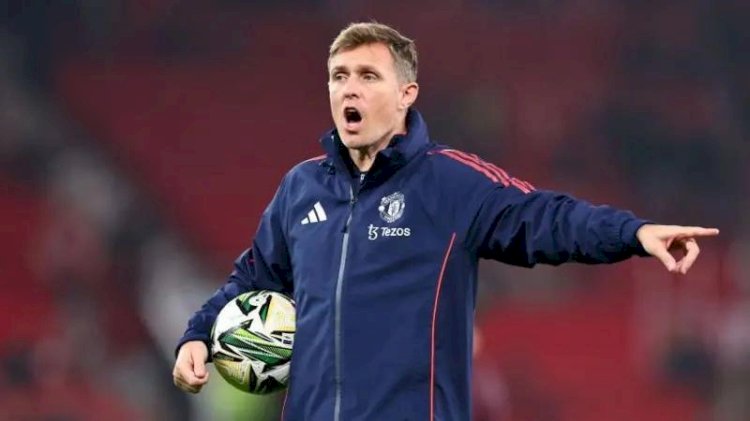 ดาร์เรน เฟลตเชอร์ ผู้จัดการทีมชั่วคราวแมนเชสเตอร์ ยูไนเต็ด นำทีมชุดใหญ่ฝึกซ้อมก่อนเกมกับเบิร์นลีย์