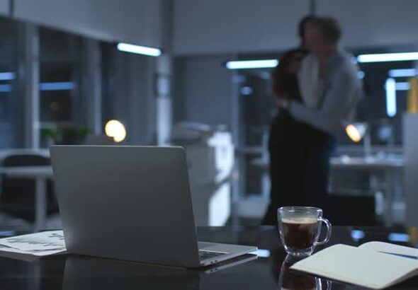 ความสัมพันธ์นอกใจในที่ทำงาน, เพื่อนร่วมงาน, ความสนิทสนมในออฟฟิศ