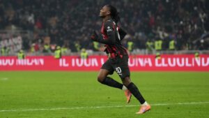 ราฟาเอล เลเอา ทำประตูโหม่งช่วยมิลาน